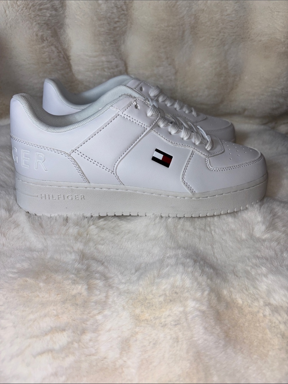 Tommy Hilfiger Men’s White Leather Low-Top Sneakers with Flag Detail